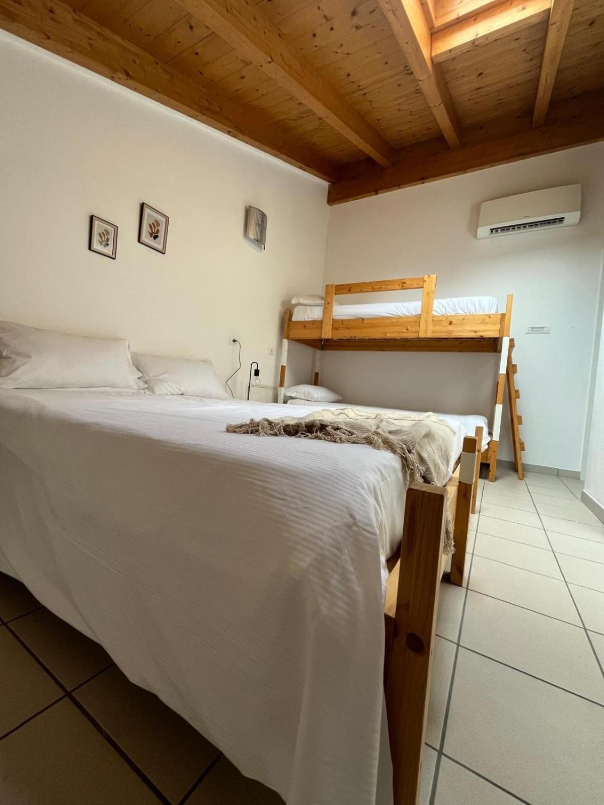 Ostello Casa Rossa Laveno-Mombello Dış mekan fotoğraf
