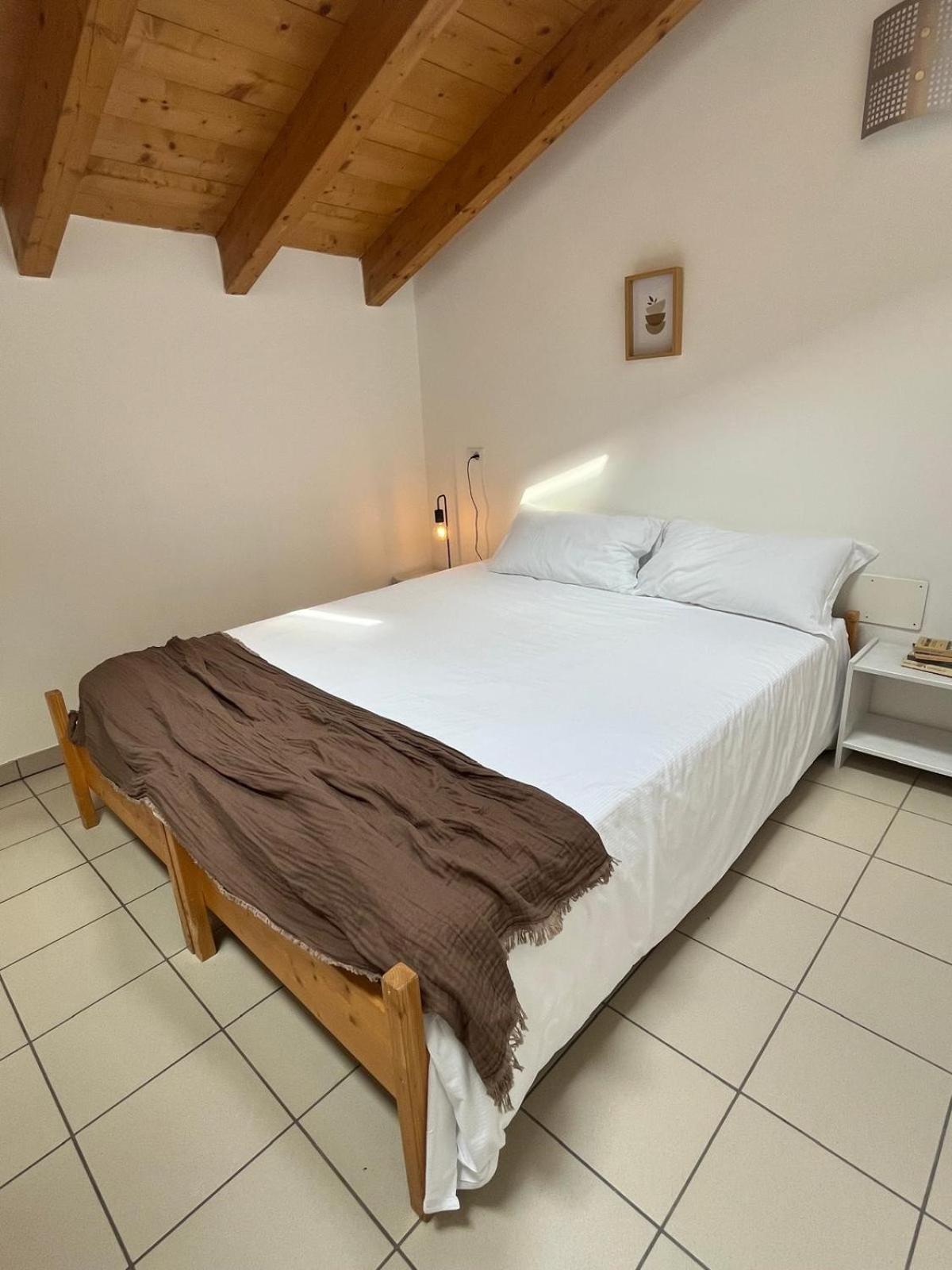 Ostello Casa Rossa Laveno-Mombello Dış mekan fotoğraf