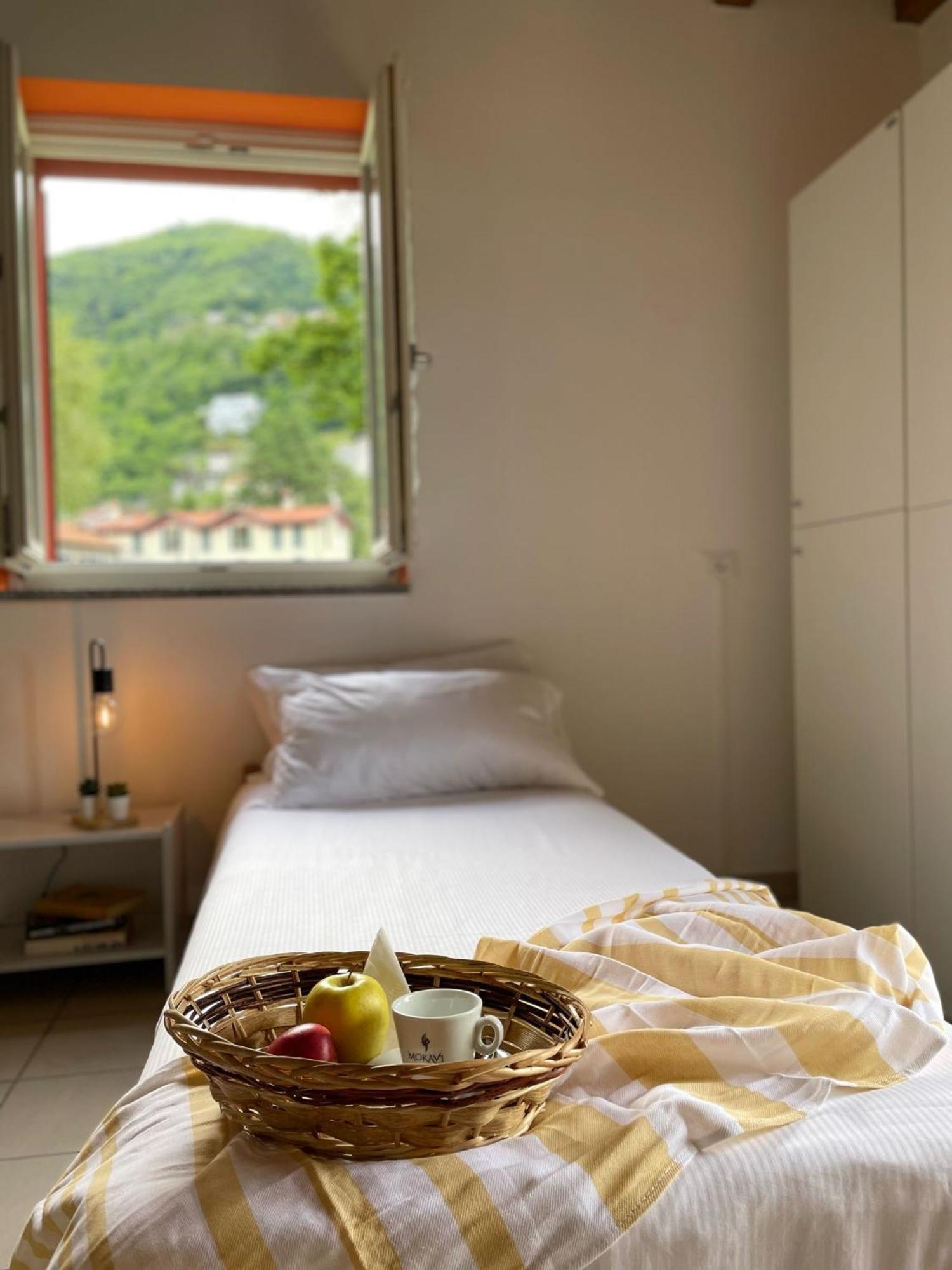 Ostello Casa Rossa Laveno-Mombello Dış mekan fotoğraf