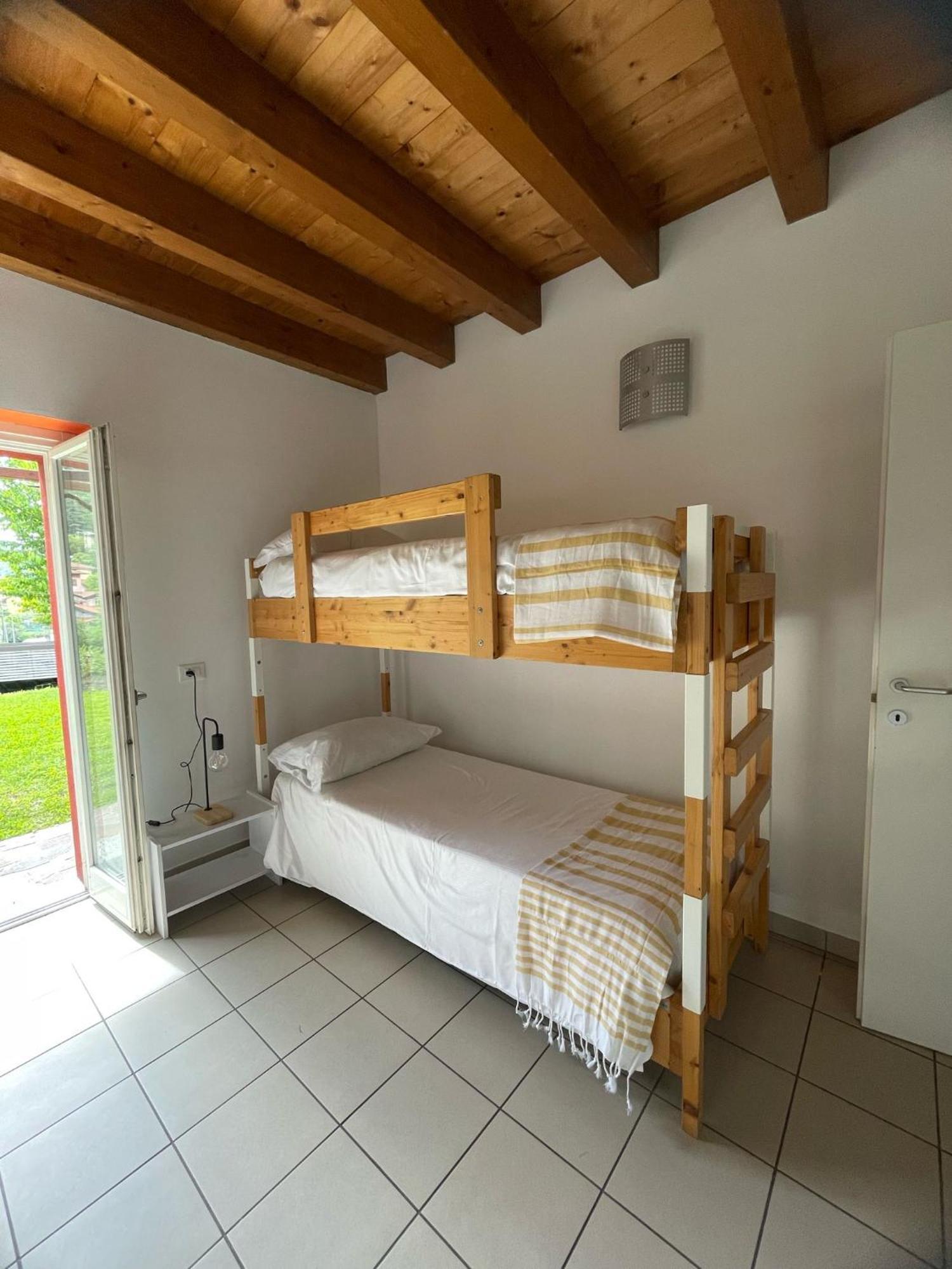 Ostello Casa Rossa Laveno-Mombello Dış mekan fotoğraf