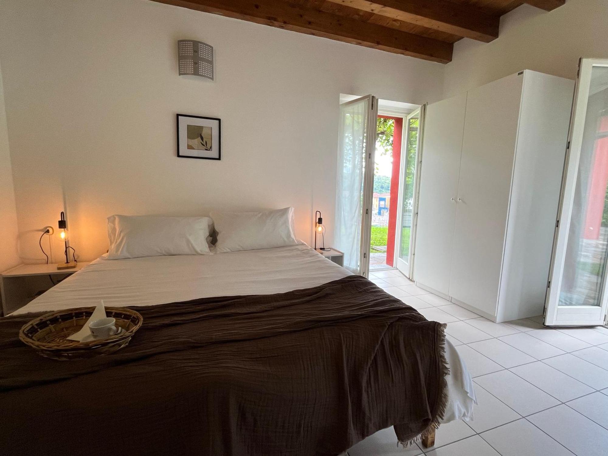 Ostello Casa Rossa Laveno-Mombello Dış mekan fotoğraf
