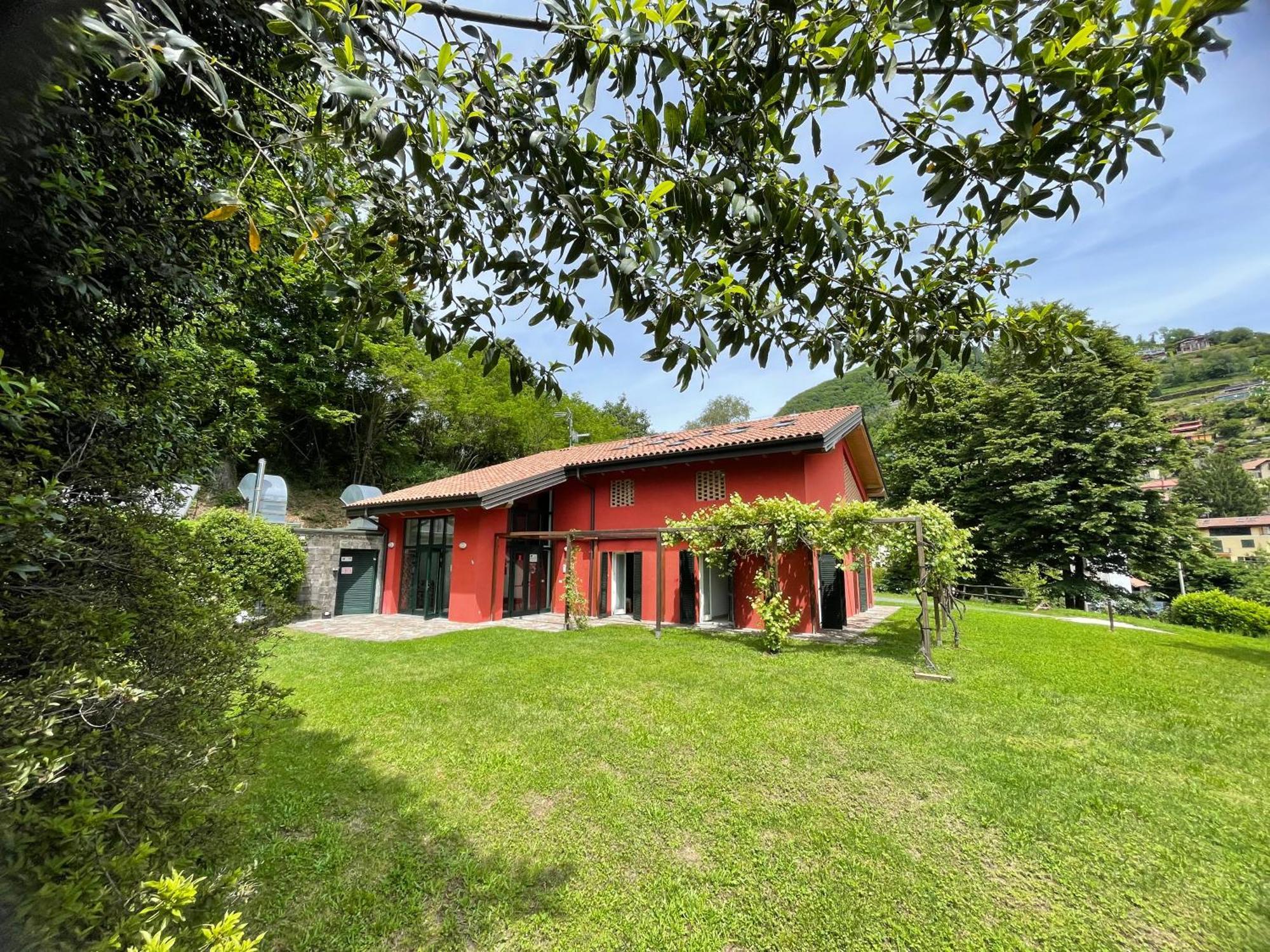 Ostello Casa Rossa Laveno-Mombello Dış mekan fotoğraf
