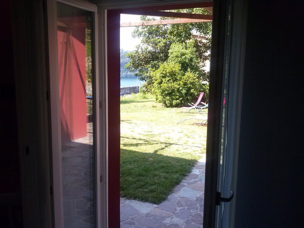 Ostello Casa Rossa Laveno-Mombello Oda fotoğraf