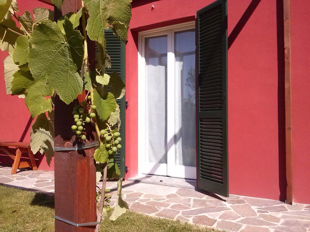 Ostello Casa Rossa Laveno-Mombello Dış mekan fotoğraf