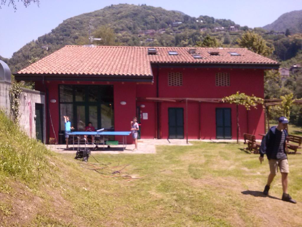 Ostello Casa Rossa Laveno-Mombello Dış mekan fotoğraf