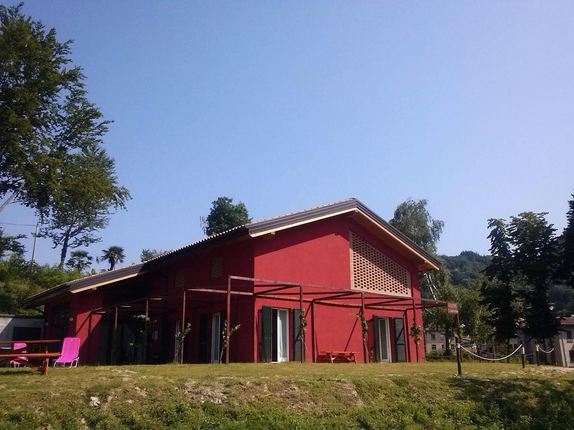 Ostello Casa Rossa Laveno-Mombello Dış mekan fotoğraf