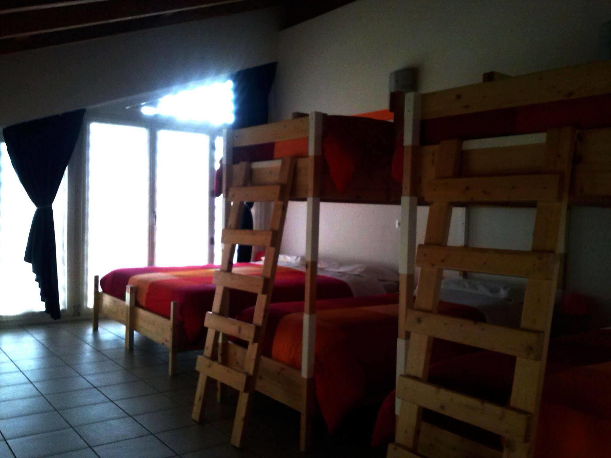 Ostello Casa Rossa Laveno-Mombello Dış mekan fotoğraf